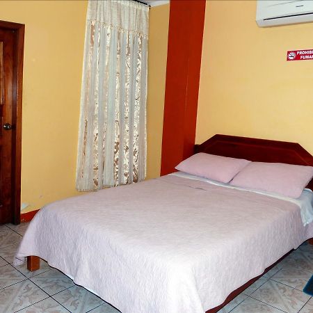 بويرتو بكويريزو مورينو Hostal Leon Dormido المظهر الخارجي الصورة